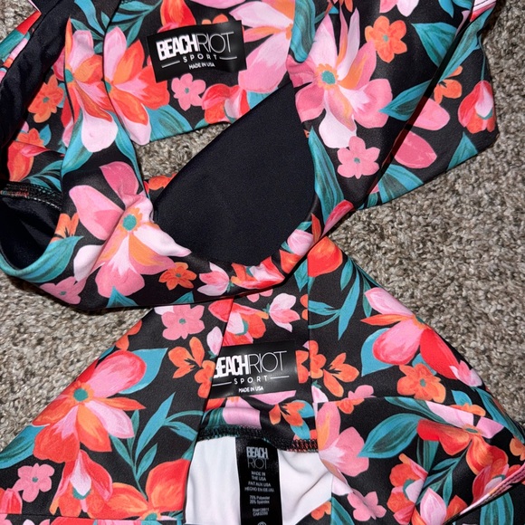 Beach Riot Set - Picture 2 of 2